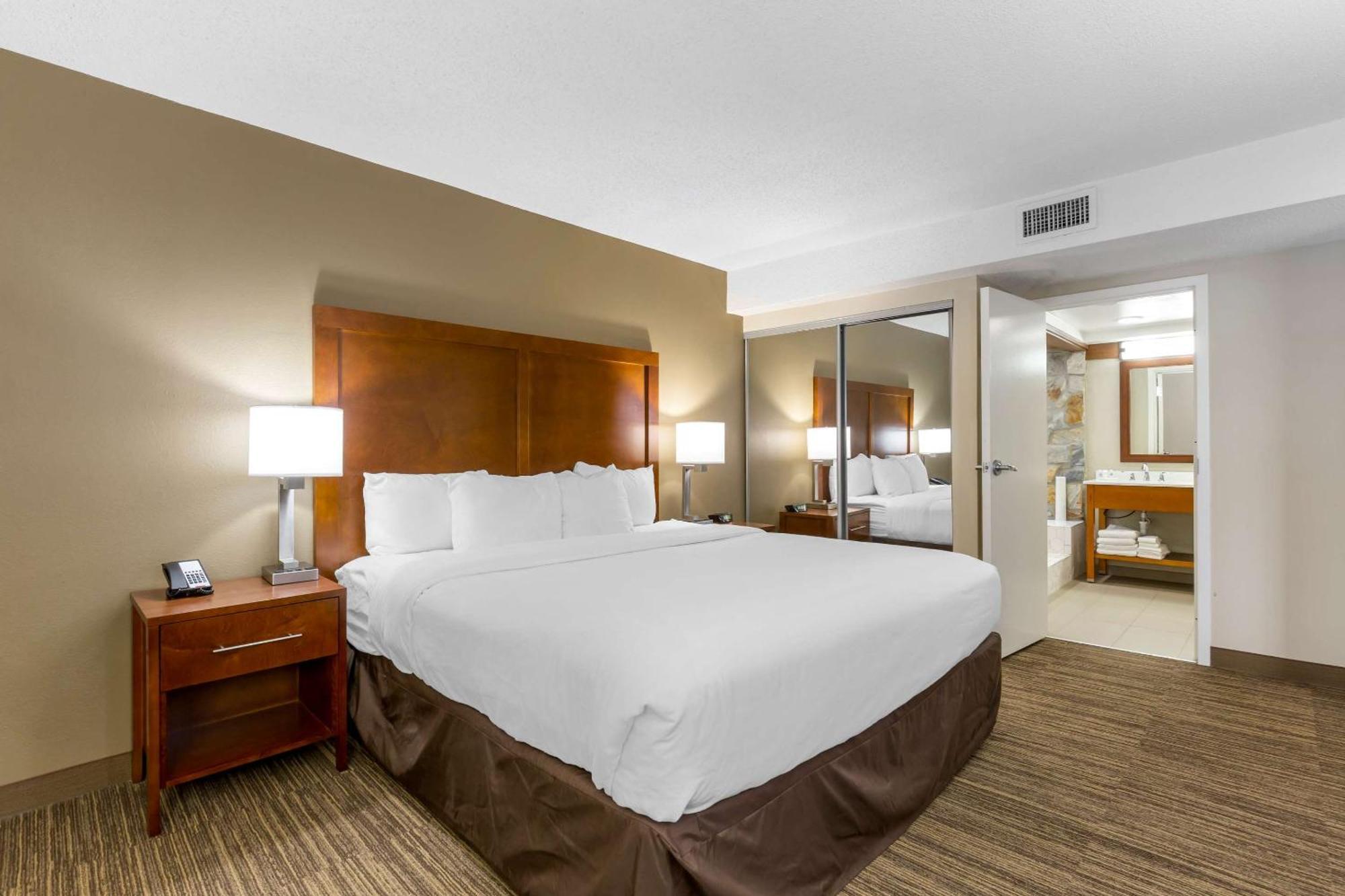 Comfort Inn University Durham - Chapel Hill Bagian luar foto