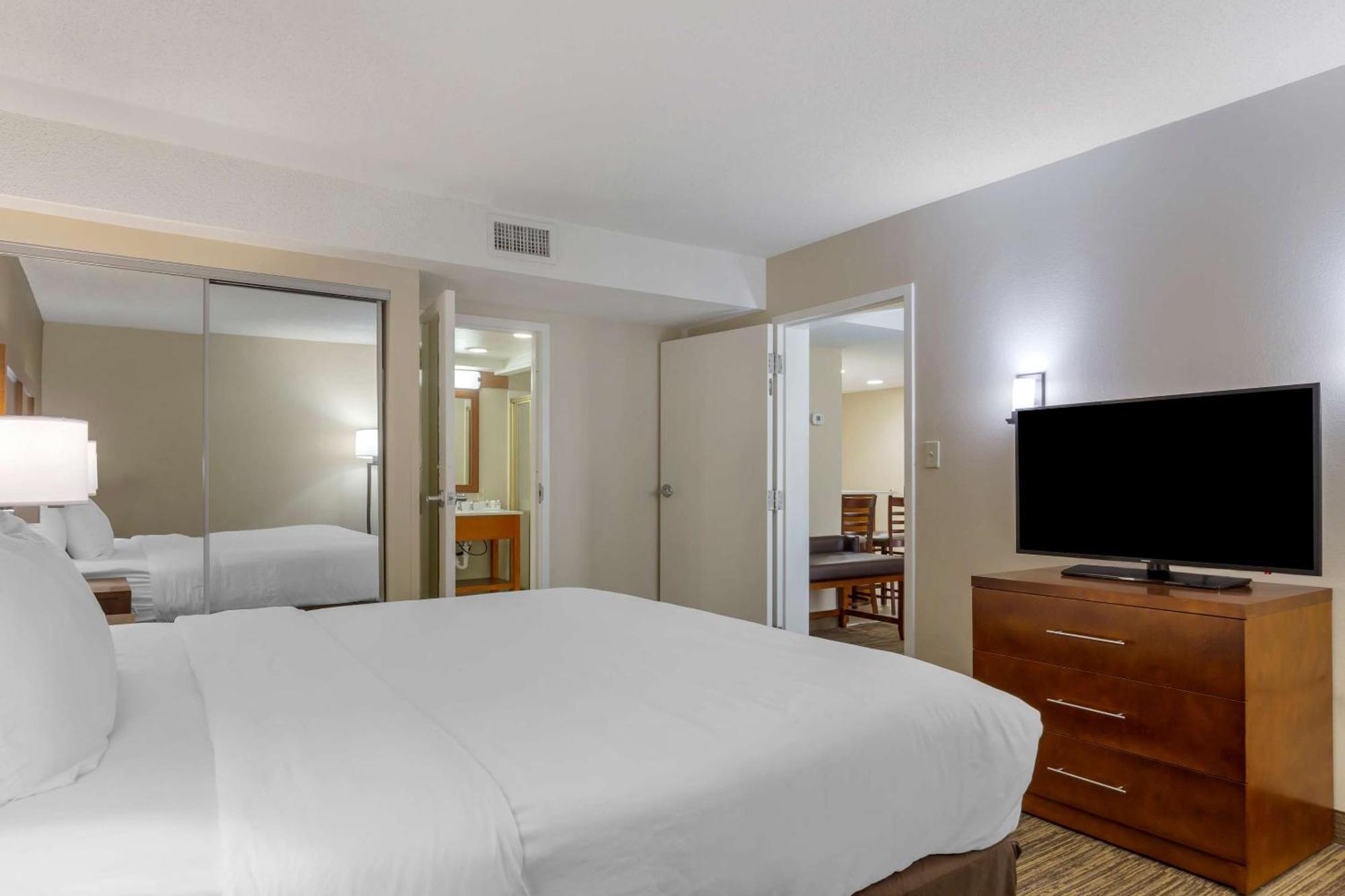 Comfort Inn University Durham - Chapel Hill Bagian luar foto